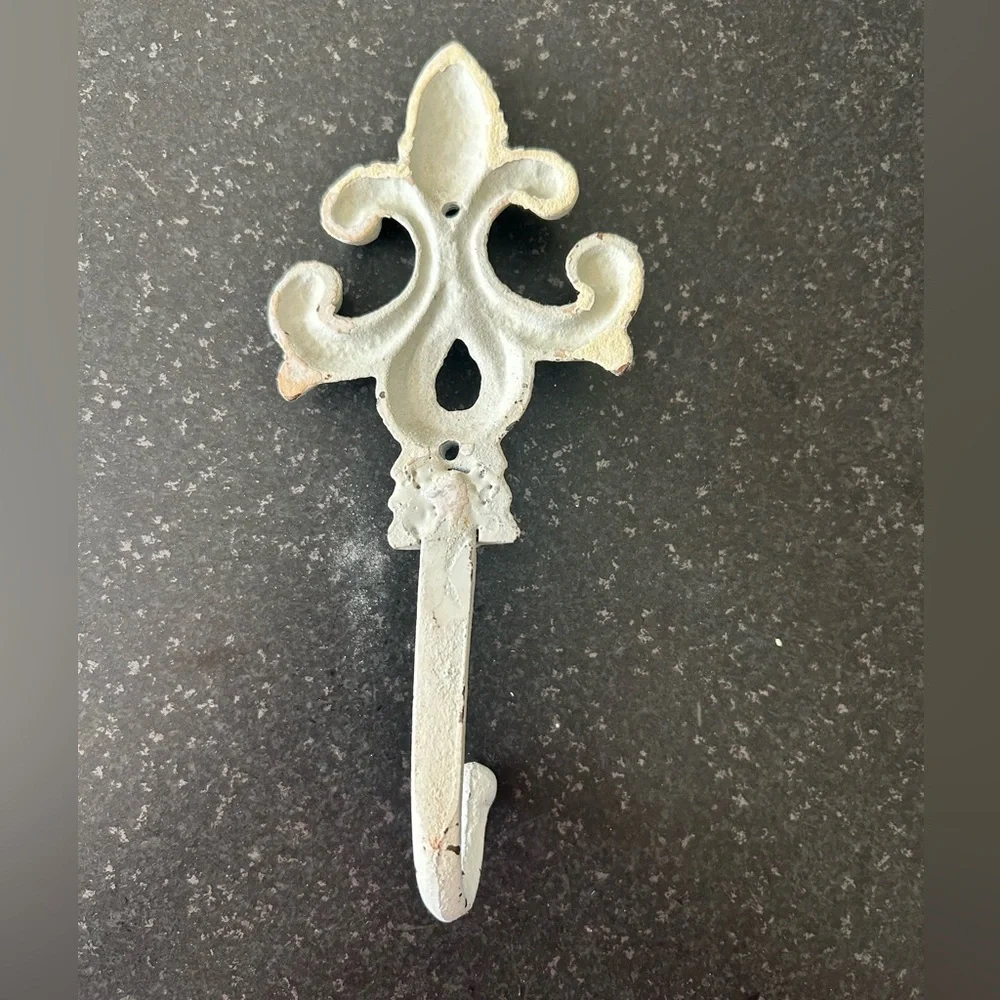 Cream Vintage-Style Wall Hook with Scrollwork Design